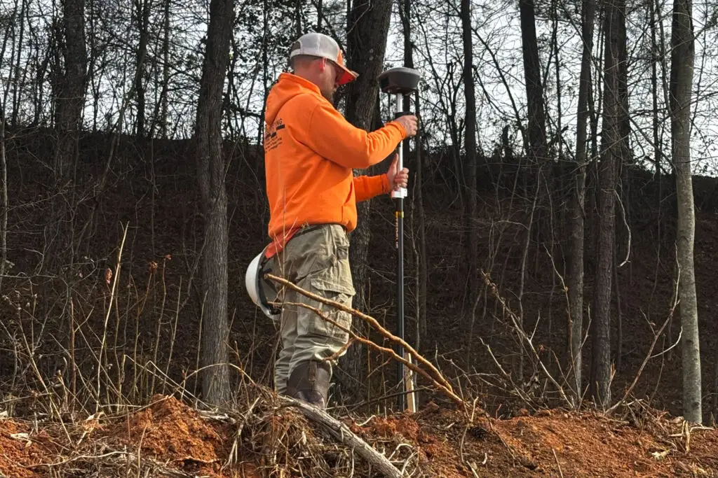 Image of a man using a Tersus Oscar Ultimate in the forest.